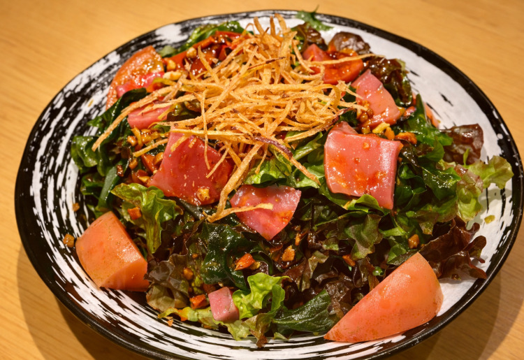 本鮪赤身旨辛サラダ